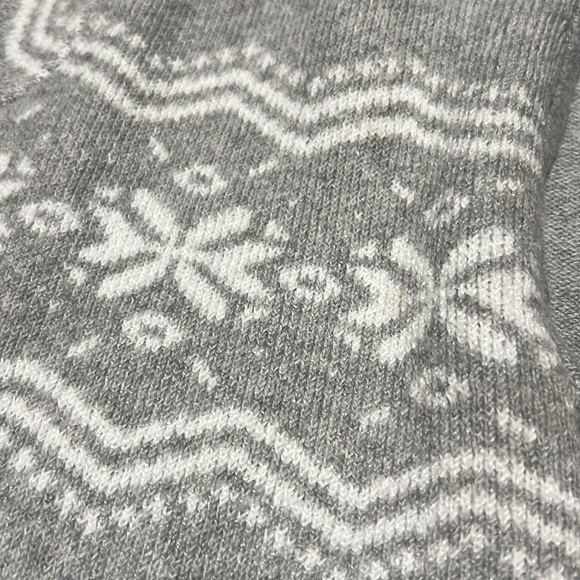 Planet Heart Zip Up Gray with white snowflakes Medium Cardigan Sweater - Picture 3 of 7